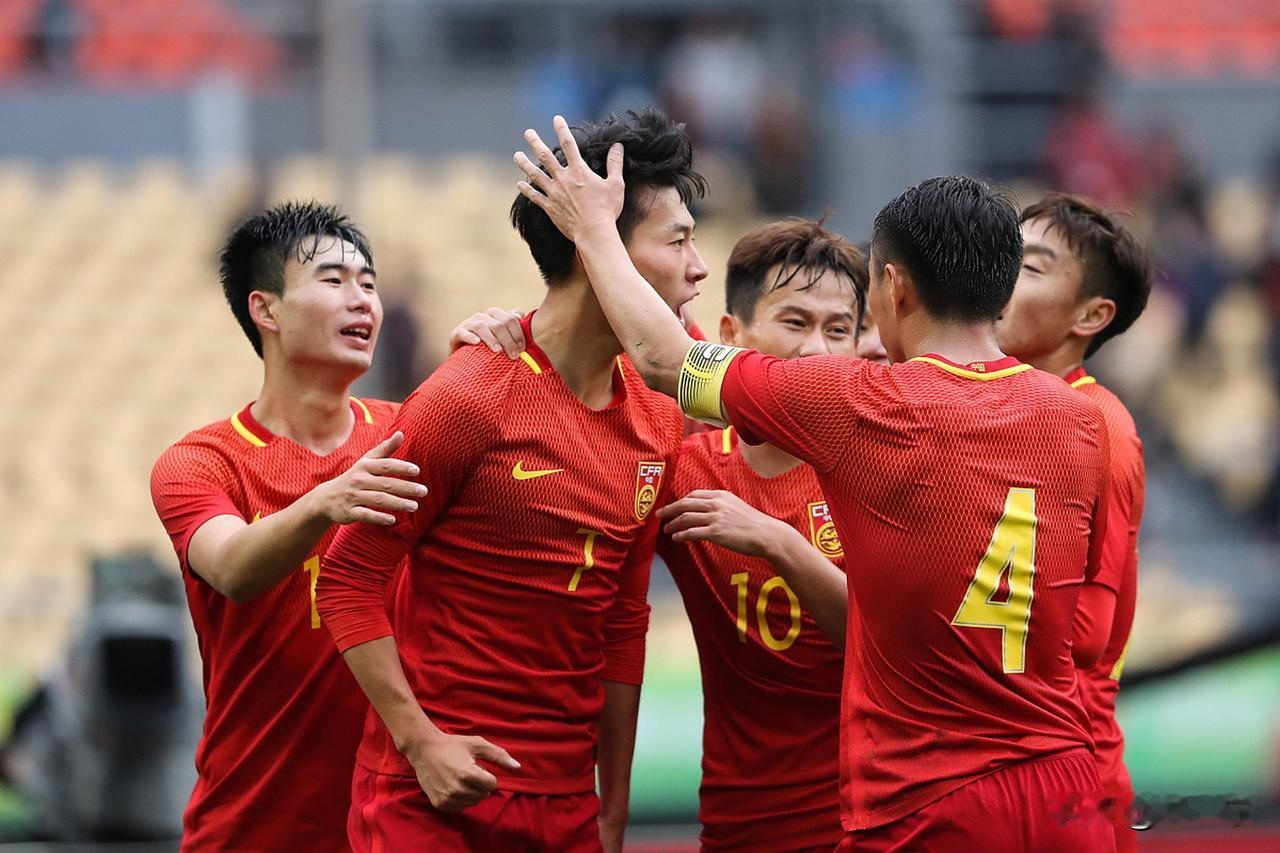 网上一堆无脑网友幻想三五年国足重返世界杯、冲击亚洲顶尖，他们要么想得真美！