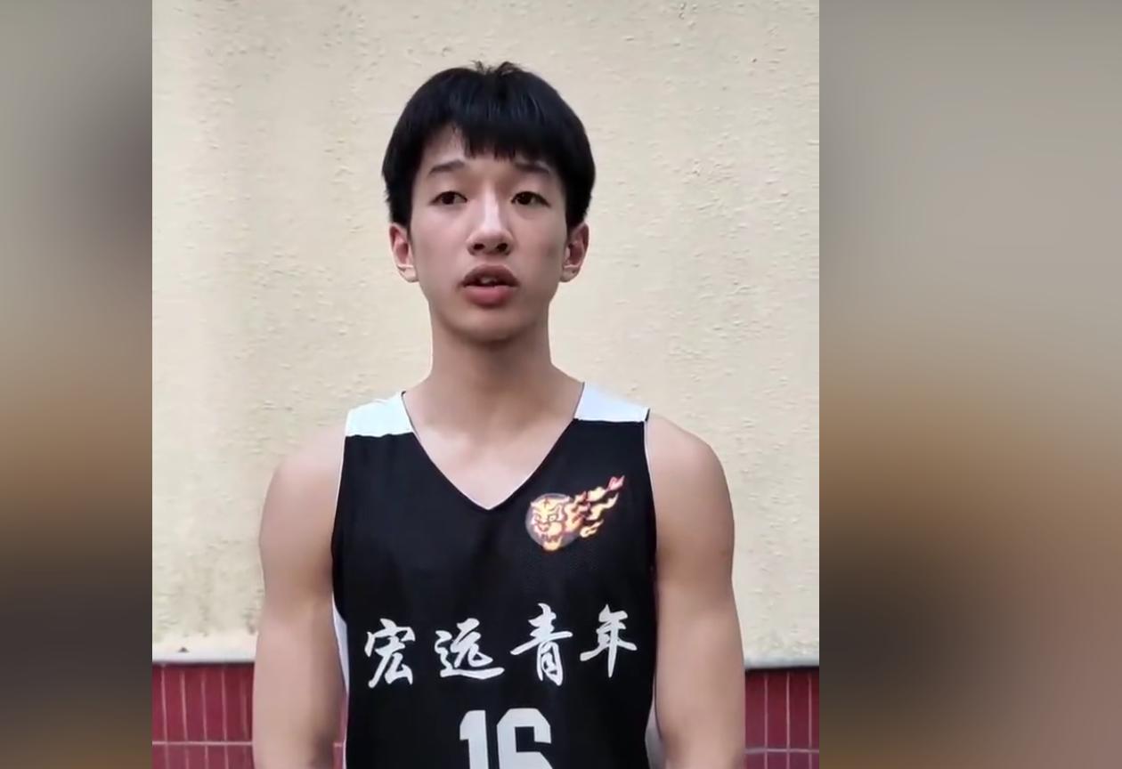 杨溢高估自己！据广东体育媒体人透露，杨溢没有租借成功的原因是没有通过试训，直