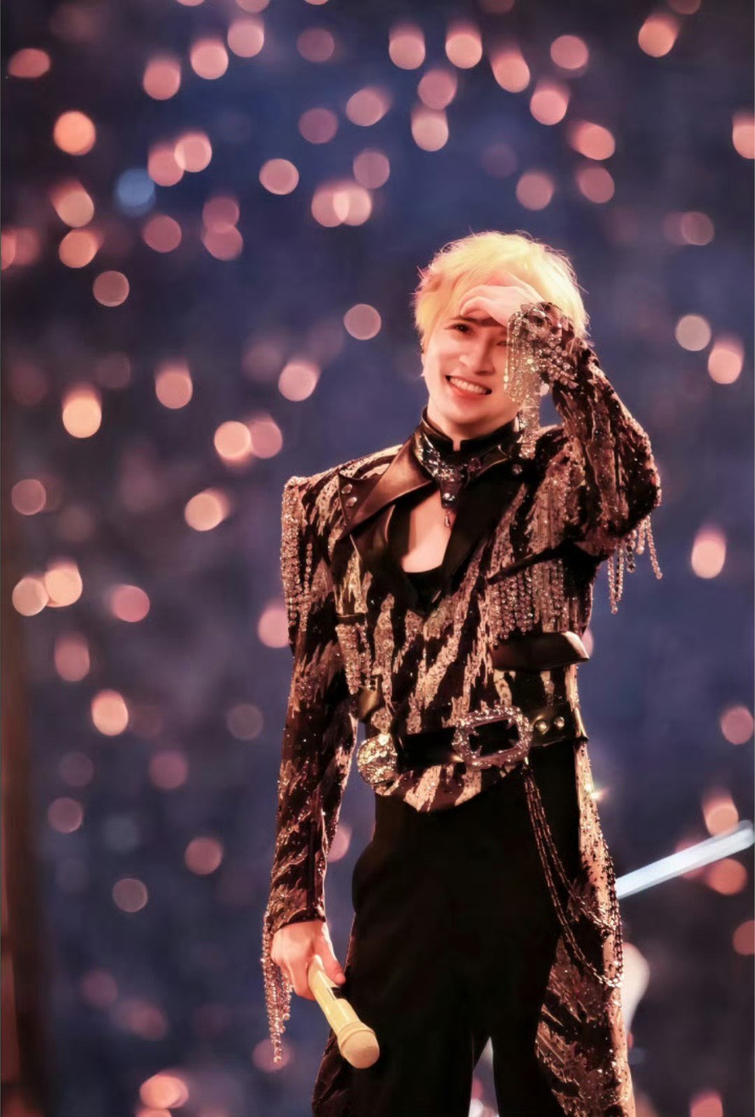 薛之谦演唱会饭撒薛之谦饭撒天才薛之谦饭撒天才来的吧，不知道什么是饭撒就照做