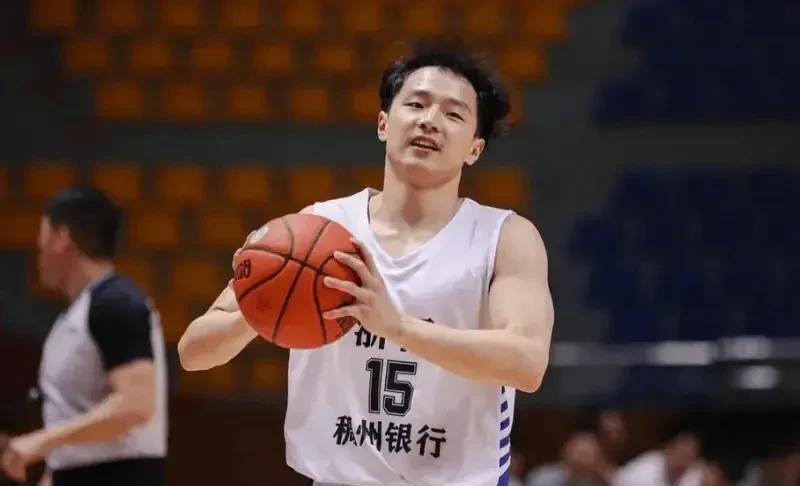 根据媒体人透露本次王奕博，加盟青岛之所以这么顺利，主要是他承诺帮助浙江打全运会，