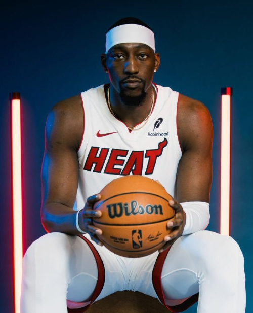 NBA那边，热火的阿德巴约单场得83分了，超越了科比的81分，NBA单场得分记录