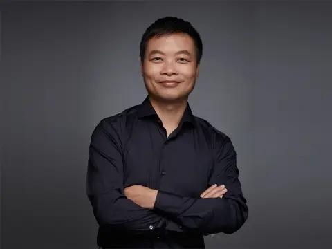 耗费2.5亿港元！何小鹏增持小鹏汽车股票。近日，小鹏汽车董事长何小鹏以每股8