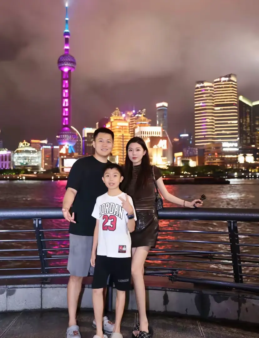 孩子这么大了，还这么年轻。