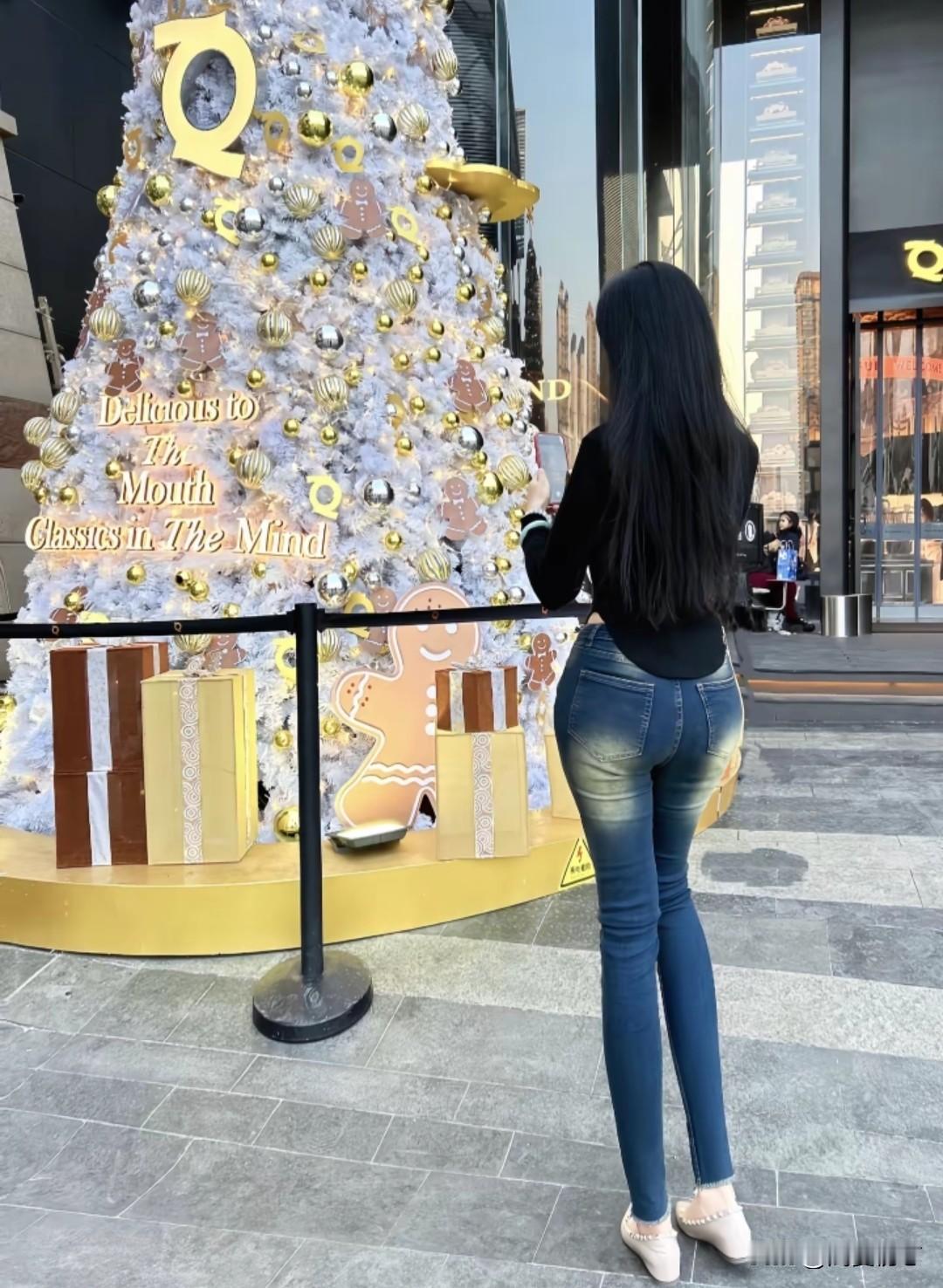 紧身牛仔裤随拍背影街拍之美