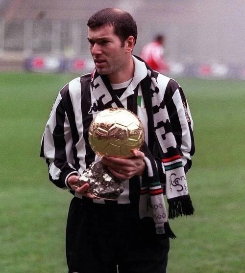 法国足坛历史六名金球奖得主都有谁？明年姆巴佩有希望拿吗？1958世界杯季军，3