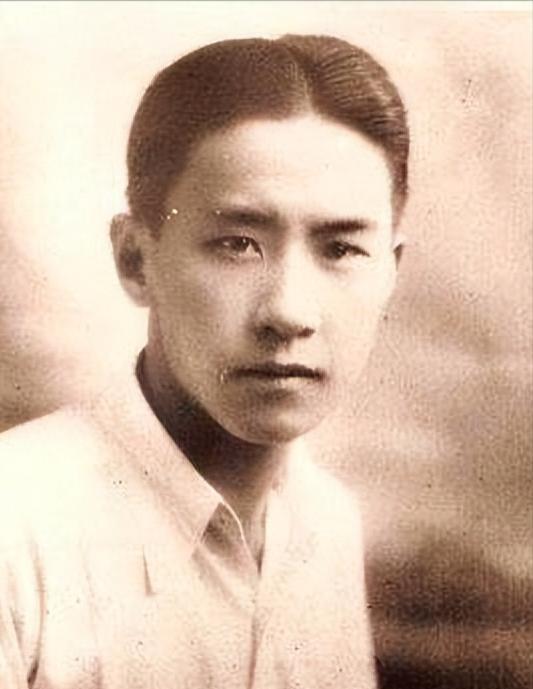 1907年，72岁慈禧看上袁世凯的17岁儿子袁克文。她问袁世凯愿不愿意把儿子留给