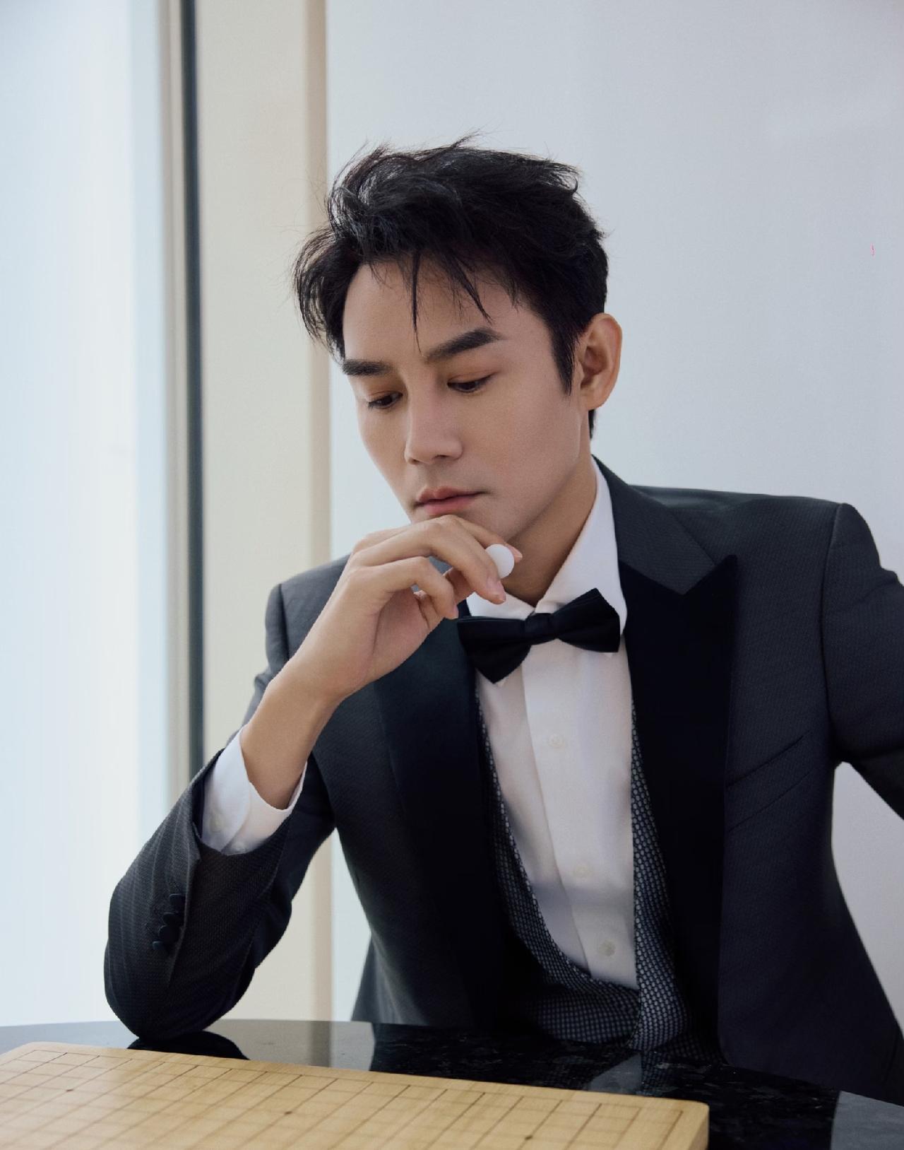 电视剧《交锋》好看吗2025年王凯错失谍战剧《沉默的荣耀》中的聂曦，意外带火了魏