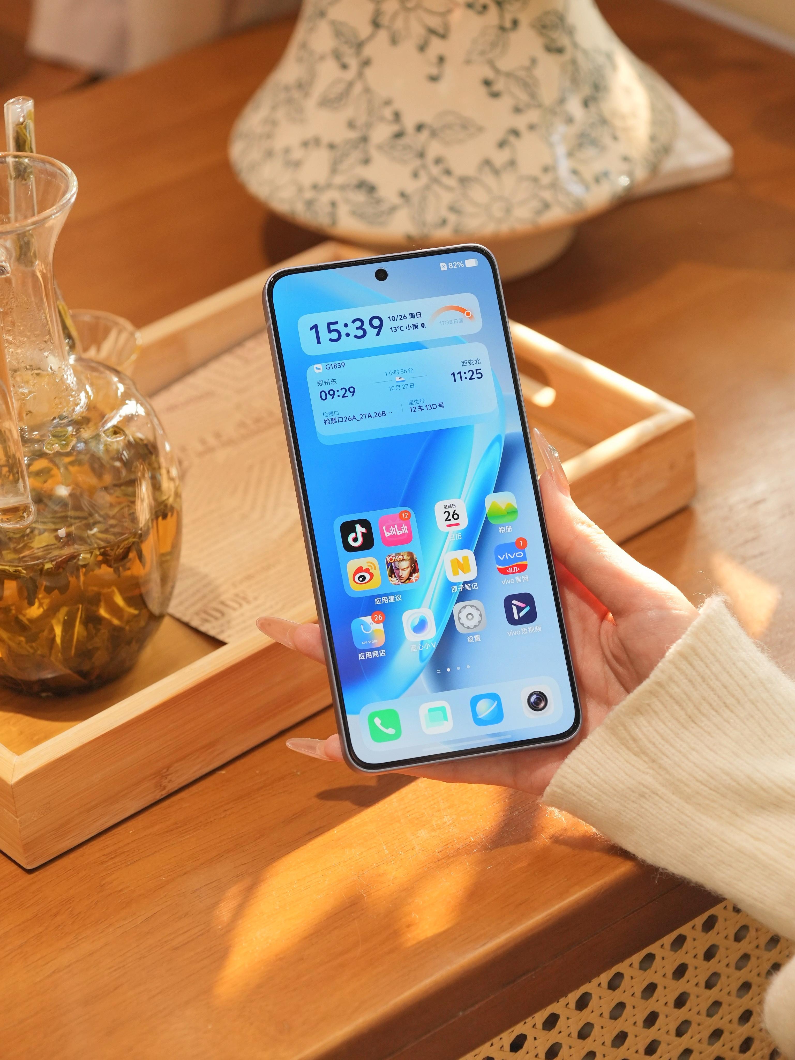 来聊聊iQOONeo11,这个机器属实让我很惊喜,「面对疾风」简直不要太潮,很