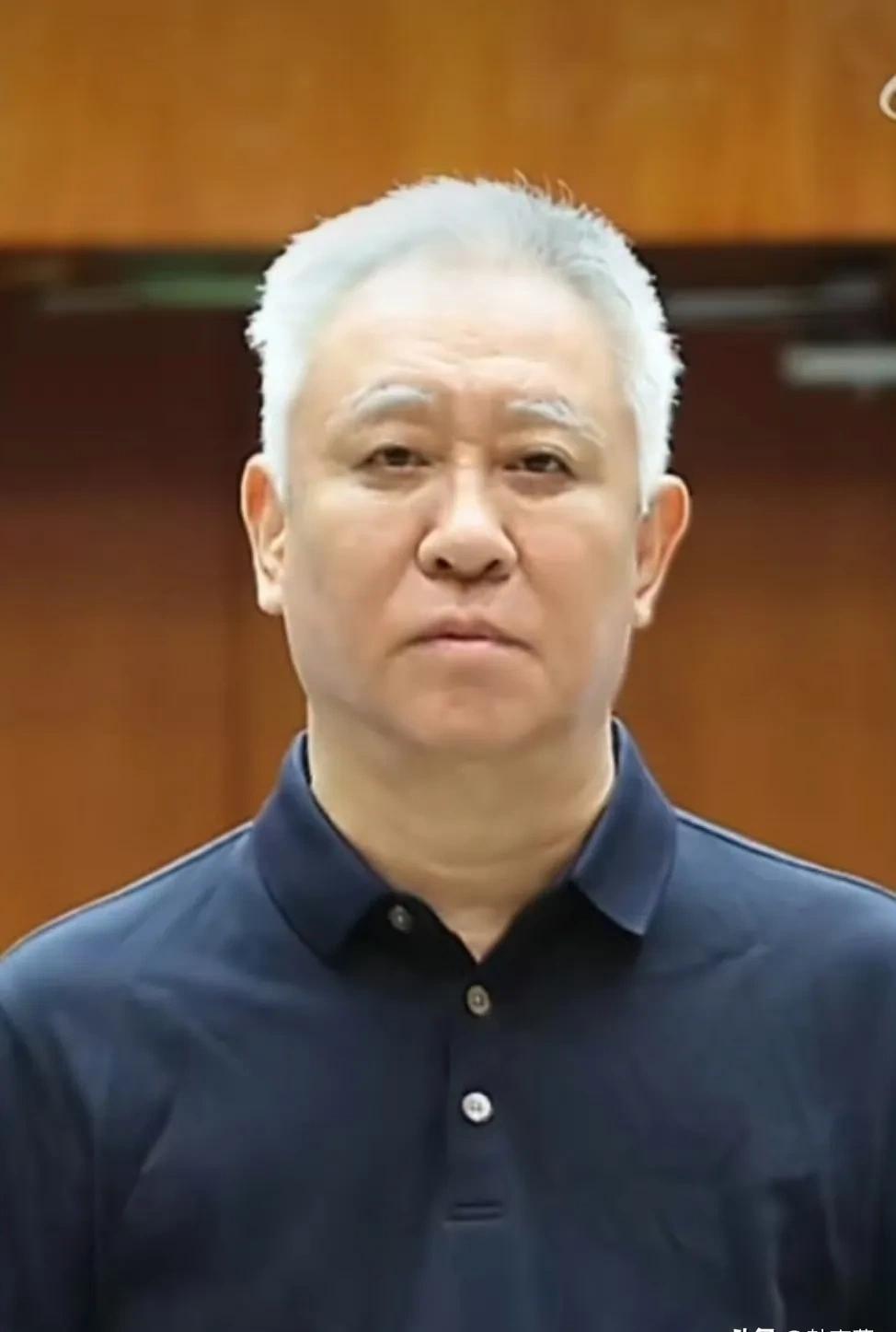 许家印没判死刑，判无期有说法，两儿子都已被抓，妻子丁玉梅身处国外，有钱也花不了
