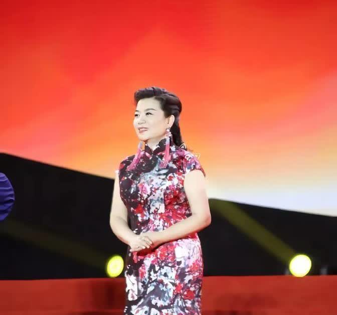 57岁没结婚，却天天有人陪张也拎着腊肉去吕继宏家吃饭，吃完就走，从不刷碗