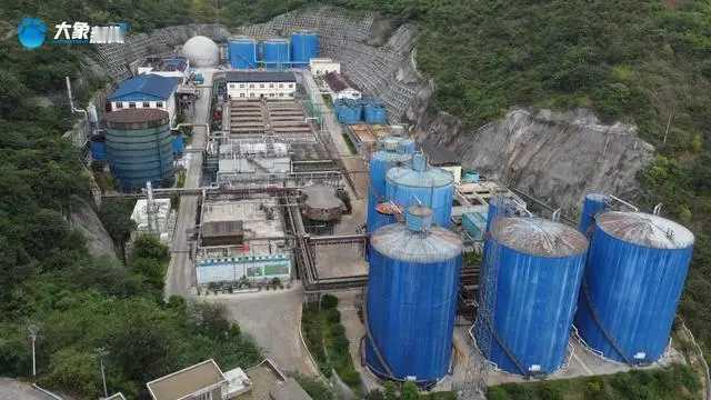 最近怀通报了“男子投资8亿在茅台镇建厂遭强行接管”这事，简直太抓眼球了。8亿可不