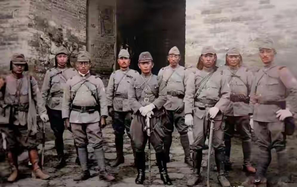 日寇暴行:浚县砖城惨案1938年3月22日上午，土匪李小孩部在砖城村东南土岭