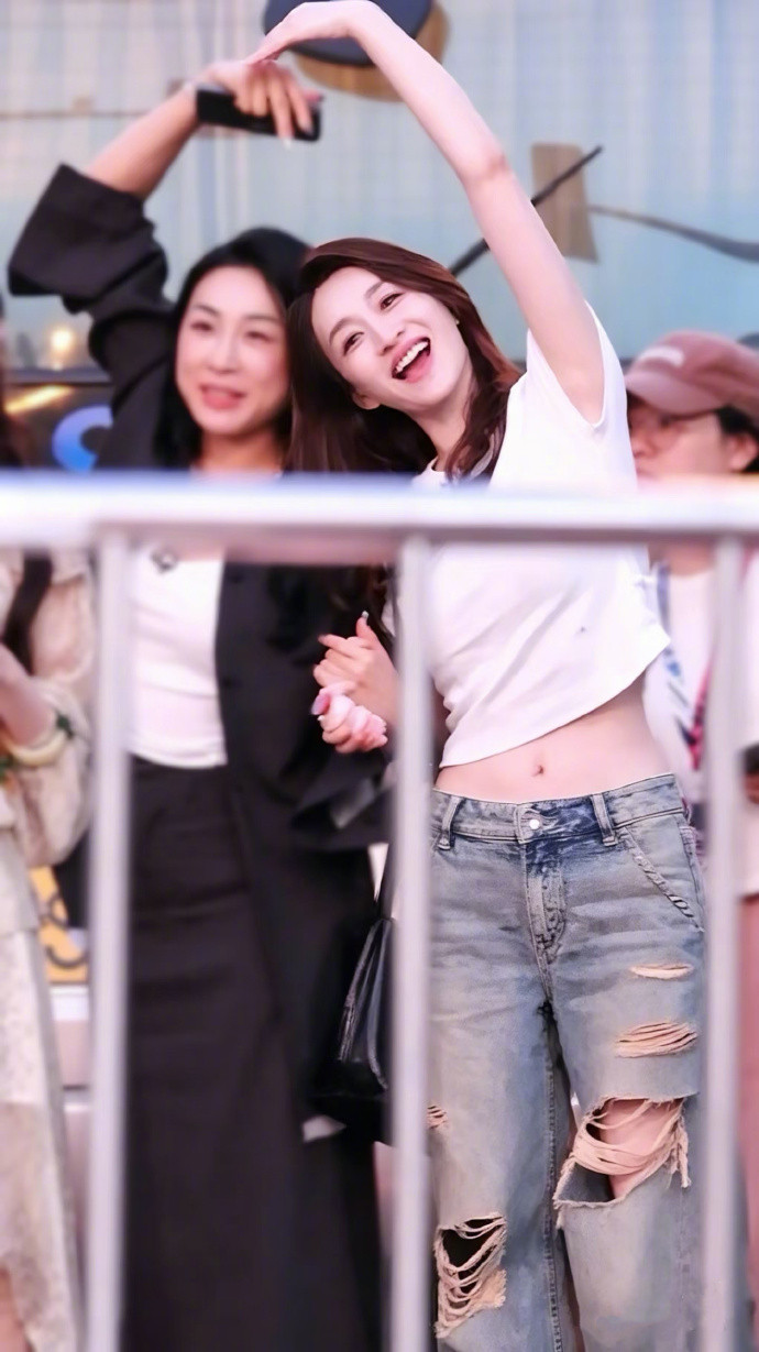 这个浪姐，真的是随便拧一对出来都很毫克啊！李小冉淡淡合照