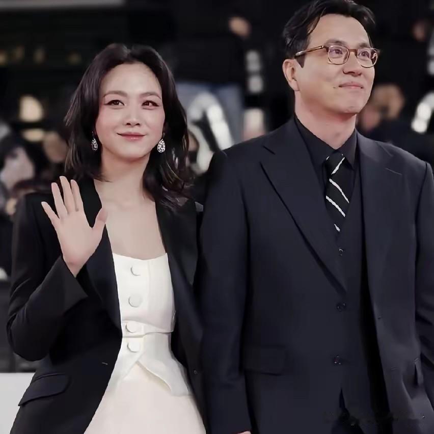 汤唯是最有想法的女人，该结婚的年龄嫁到了韩国，和著名韩国导演金泰勇结婚，事业不愁