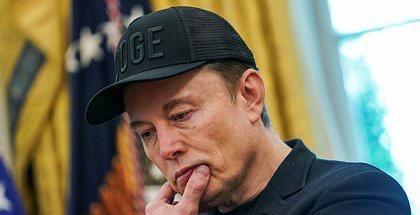 谁来解释下，这是几个意思！特斯拉老板马斯克社交媒体X上回应伊朗最高领导人哈梅内