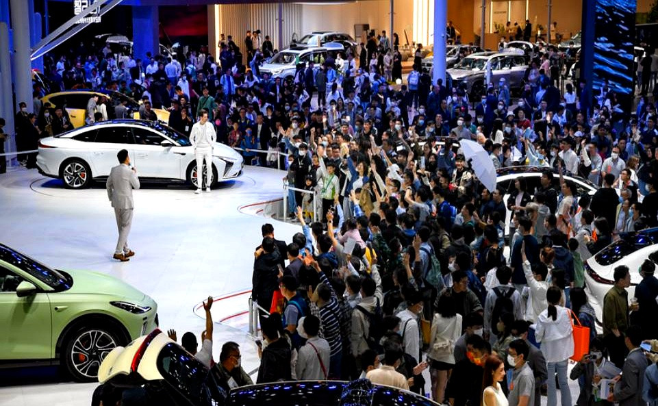 以前总觉得BBA（宝马、奔驰、奥迪）是身份的象征，现在看来，这天是真的要变了朋