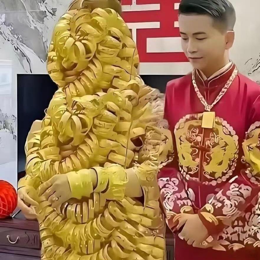 好一对璧人，新郎的喜悦都写脸上了新娘承受了这辈子最高兴的重量吧？
