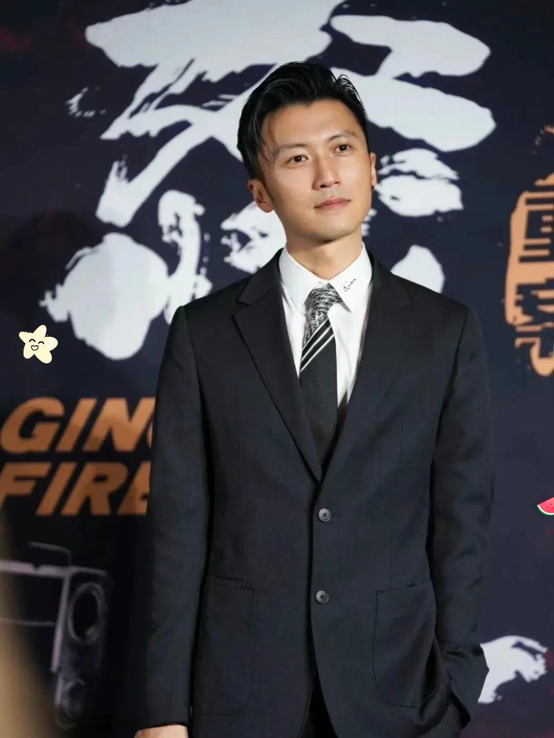 谢霆锋给所有父亲，上了一课！他晒原生家庭的温馨，说一屋灯火三餐烟火最幸福，可