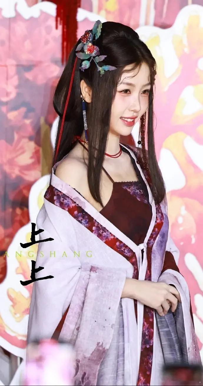 就想问神仙肉的妆发是谁设置的？