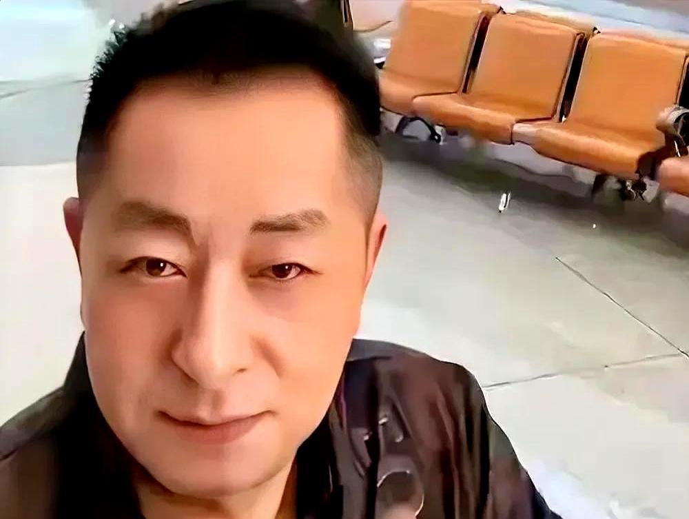 他拒收儿子送的豪宅，却在台北产房外默默站了三小时。旧军大衣洗得发白，汪玺这