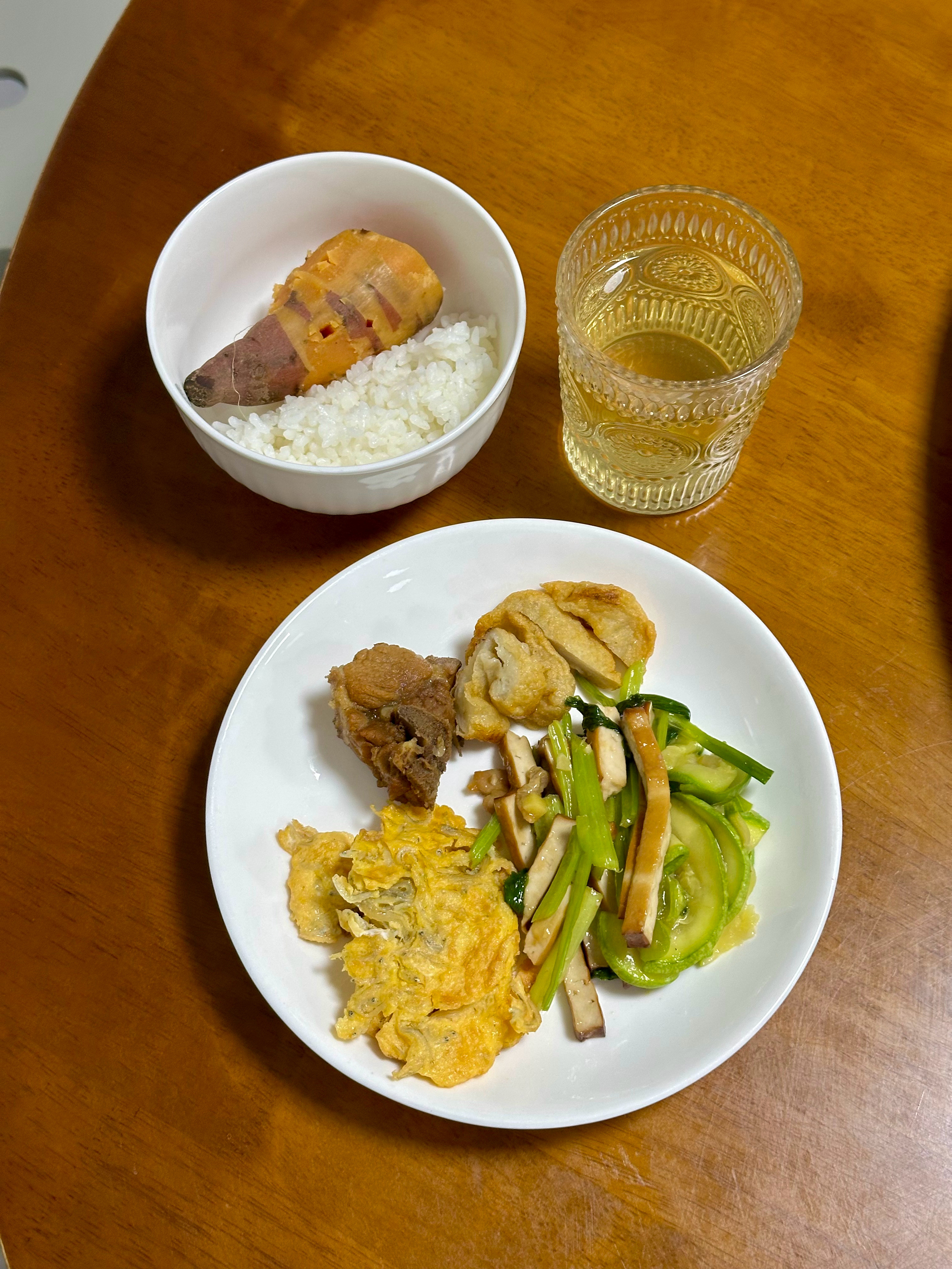 吃饭让人开心，银鱼煎蛋好香成都