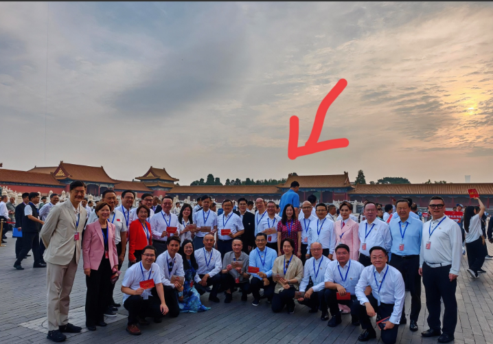 九三阅兵最大的显眼包出现了不是东风61而是我们的篮球明星姚明！同样