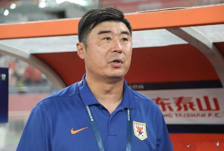 山东泰山队主教练终于尘埃落地了，宿茂臻任主教练，韩鹏任教练组组长。新赛季山东泰