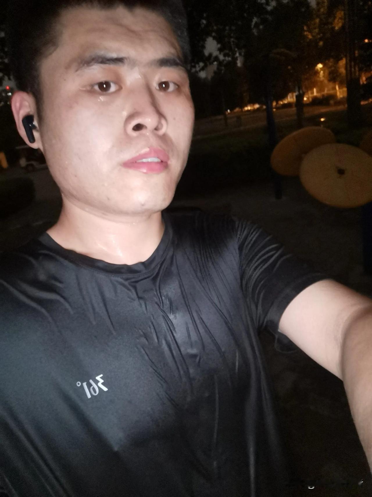跑步是天天跑好还是隔天跑好?跑步一年，十月份有个半马，怎样才能跑进六分配？跑