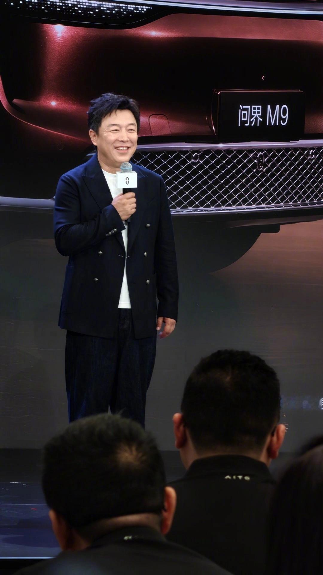 黄渤也换全新一代问界M9？理由是体验真不一样了在全新一代问界M9首交现场，看到