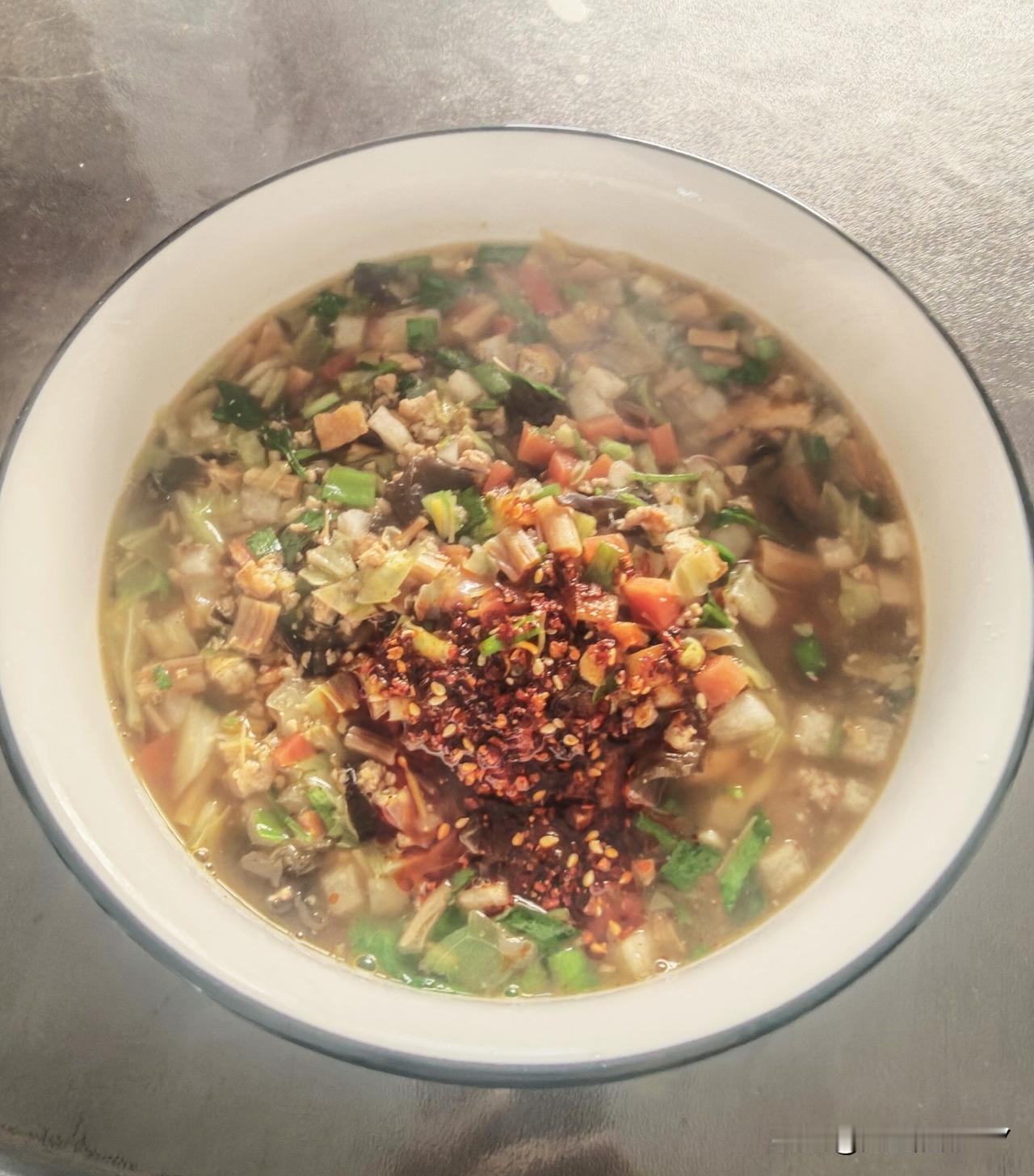 今天在家做了一碗，只有过事才吃的臊子面，咋感觉没有过事时候的好吃。可能因为过事时