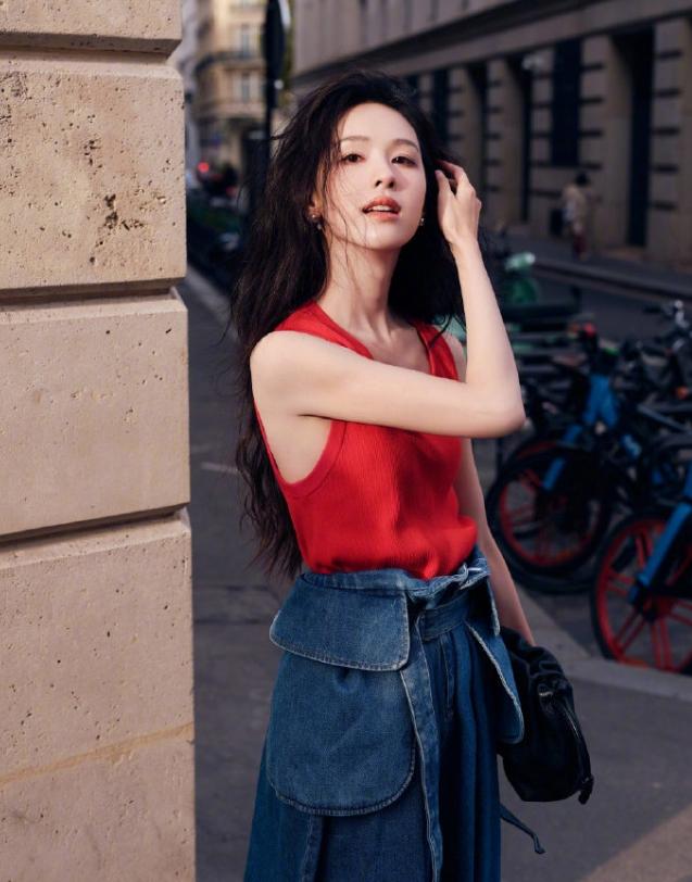 今年升咖的流量明星大概就4位吧陈都灵靠着一个个配角出圈后，终于靠《雁回时》升咖