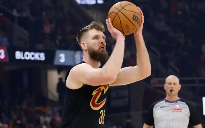 骑士里那个大韦德怎么老伤啊，这个迪恩韦德刚伤愈打了两三场怎么又伤了，有他在骑士的