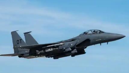 狠狠打脸西方！朝鲜盾舰连射5枚导弹，曾被外媒戏称“水泥模型”！3月5日，朝鲜首艘