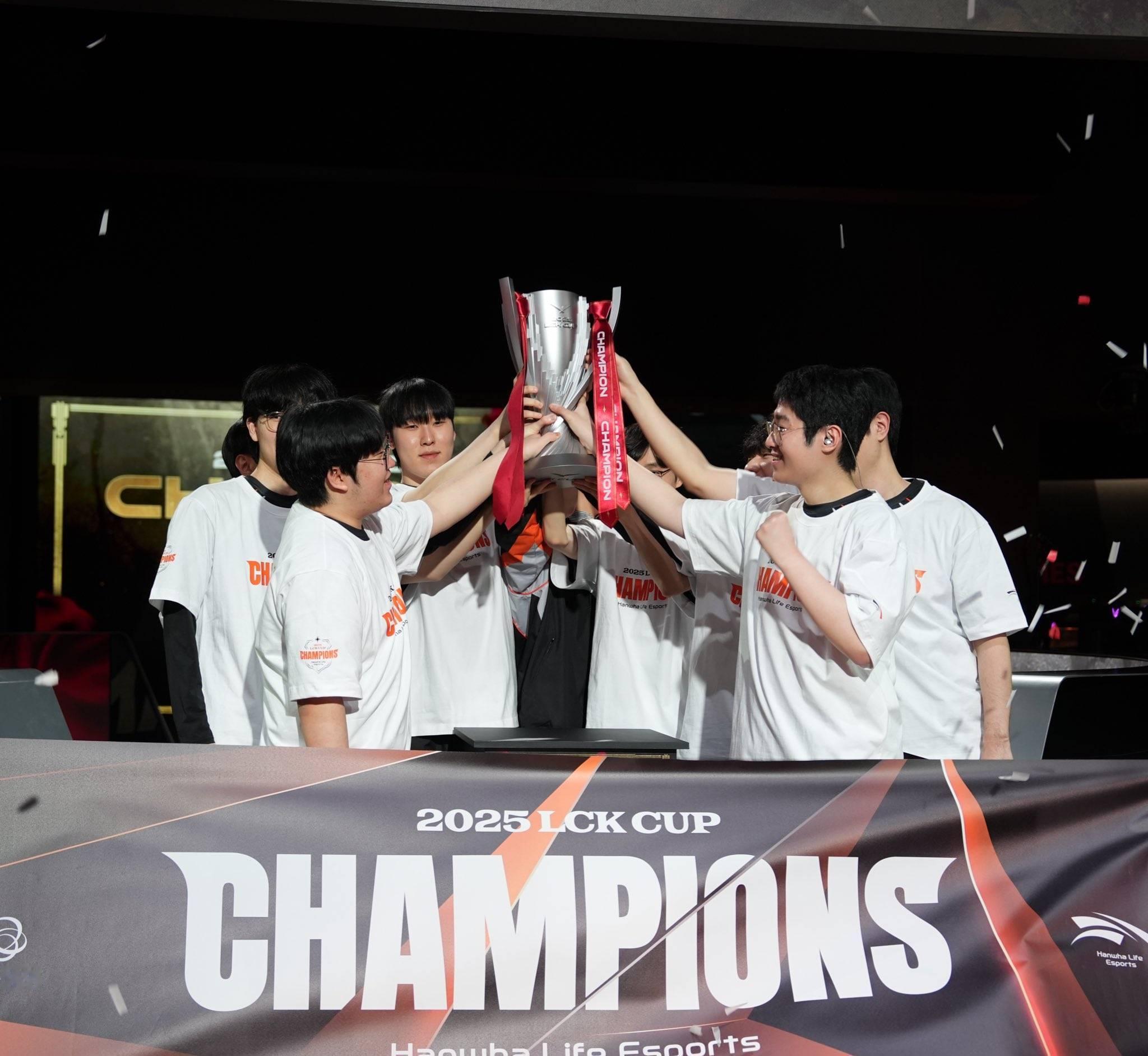 韩网盘点去年lck杯名次跟最后国际赛的成绩冠军hle，lck亚军+s八强亚