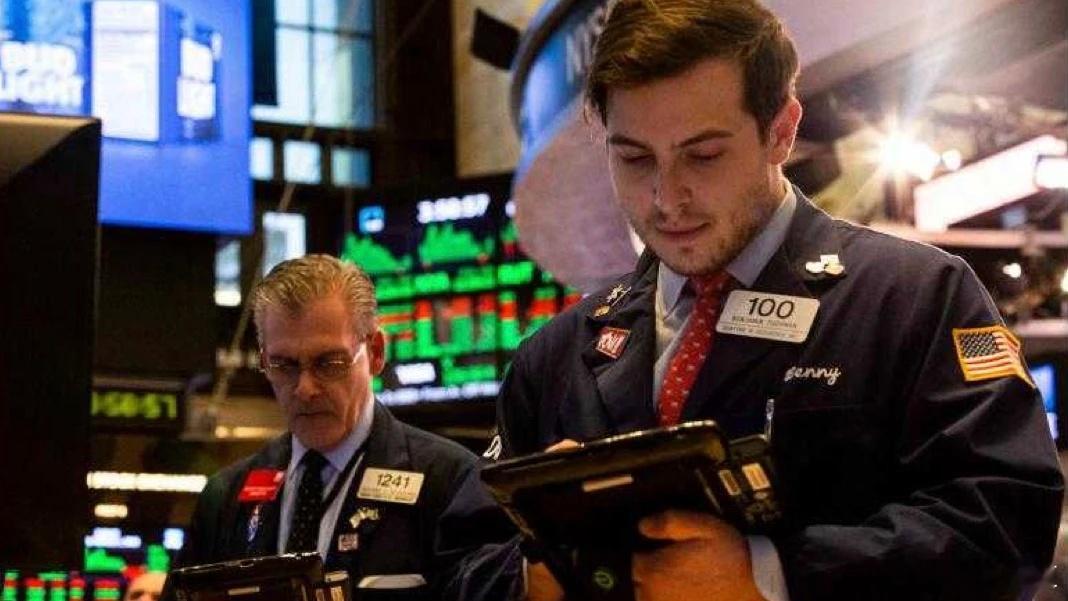 降息预期让美股涨起来了，道指涨了超660点，不过英伟达跌了2.6%。期权交割的时