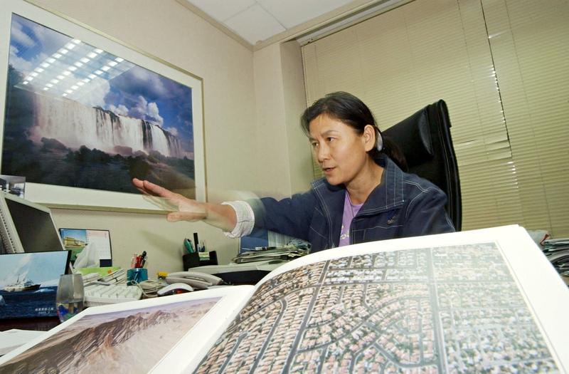 马斯克的xAI最近闹心，一个月走了三位华裔核心科学家。先是杨格因身体熬垮退出，吴