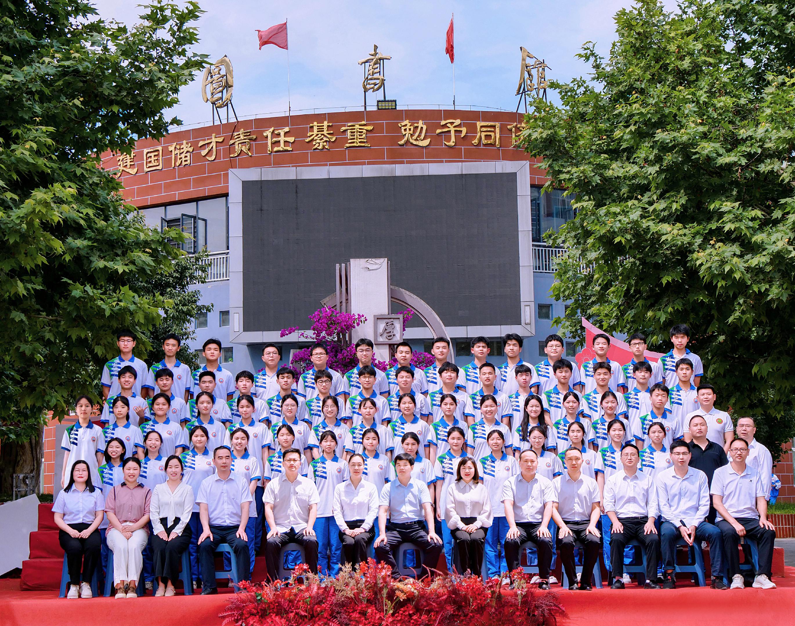 2025年高考，600分以上114人，比上一年增加28人，其中历史组合...