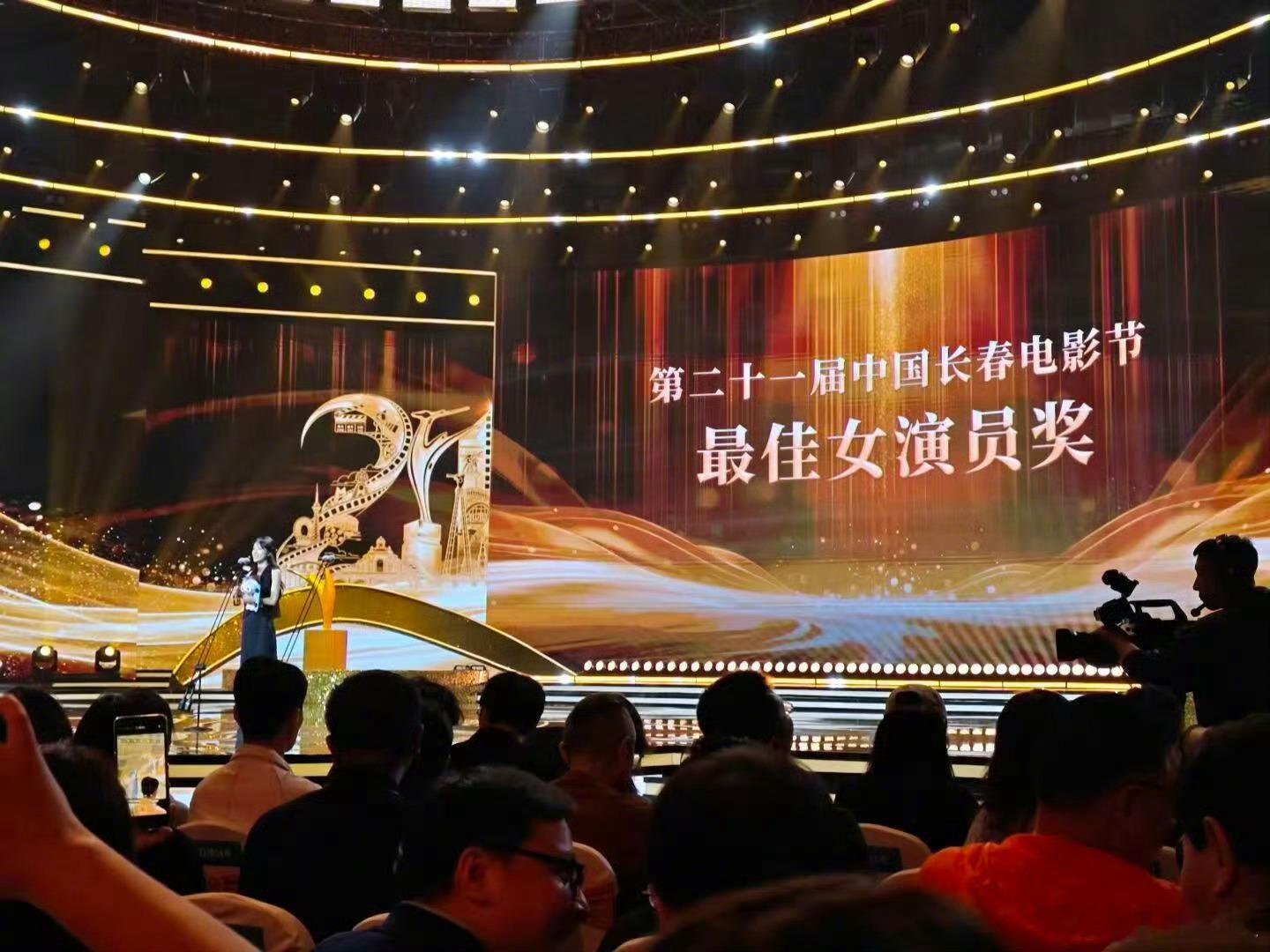 李思潼金鹿奖影后2026年8月28日，新人演员李思潼凭借电影《给阿嬷的情书》获