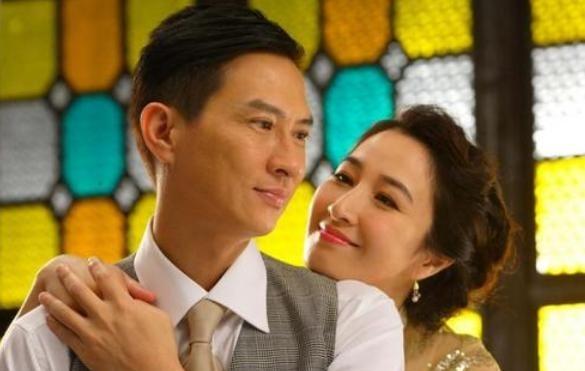 1993年，张家辉在女友关咏荷的别墅洗了个澡后，出来就提分手：“我住的房子都没有