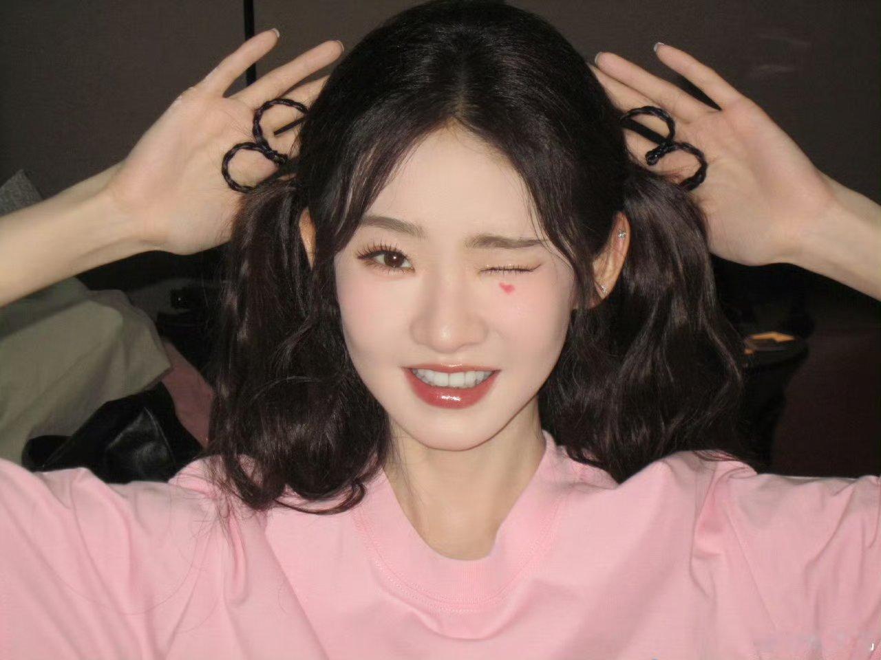 张艺凡的素颜张艺凡爱心发型张艺凡素颜太好看了吧