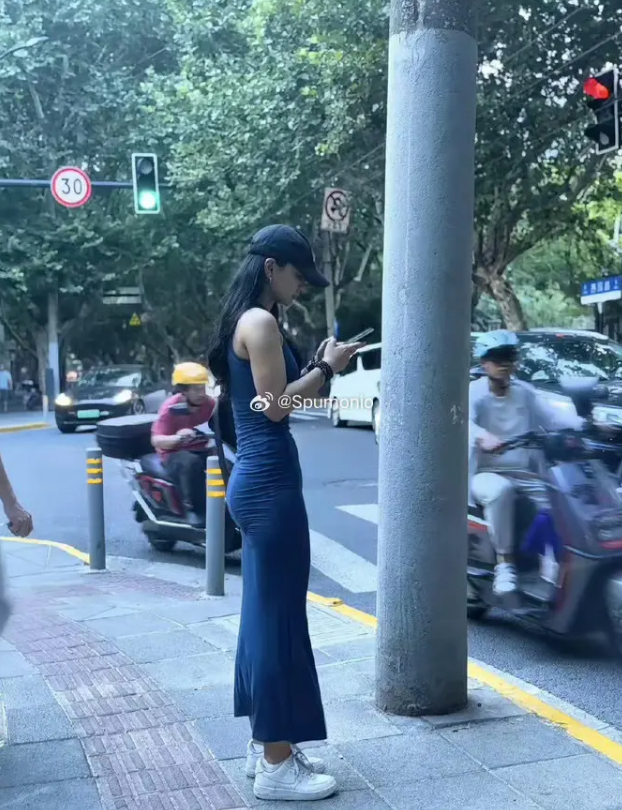 这身材一看就是经常锻炼的人不要只羡慕，而是要自己实践