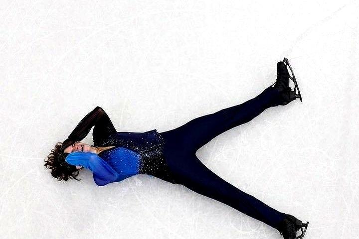 美国天才马里宁直接摔出领奖台，你敢信？俄罗斯一禁赛，米兰冬奥会的花滑彻底乱套了。