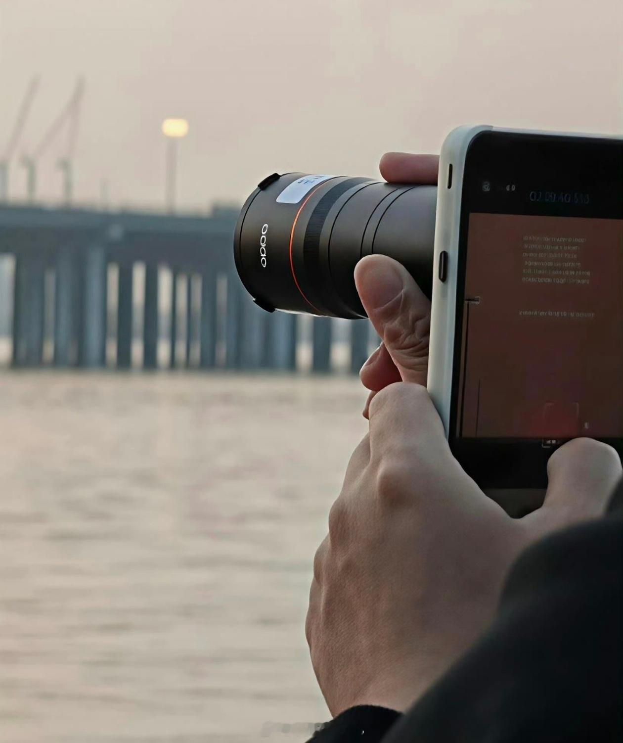 OPPOFindX9Ultra真机？整上大炮增距镜了，尺寸看着比普通的增