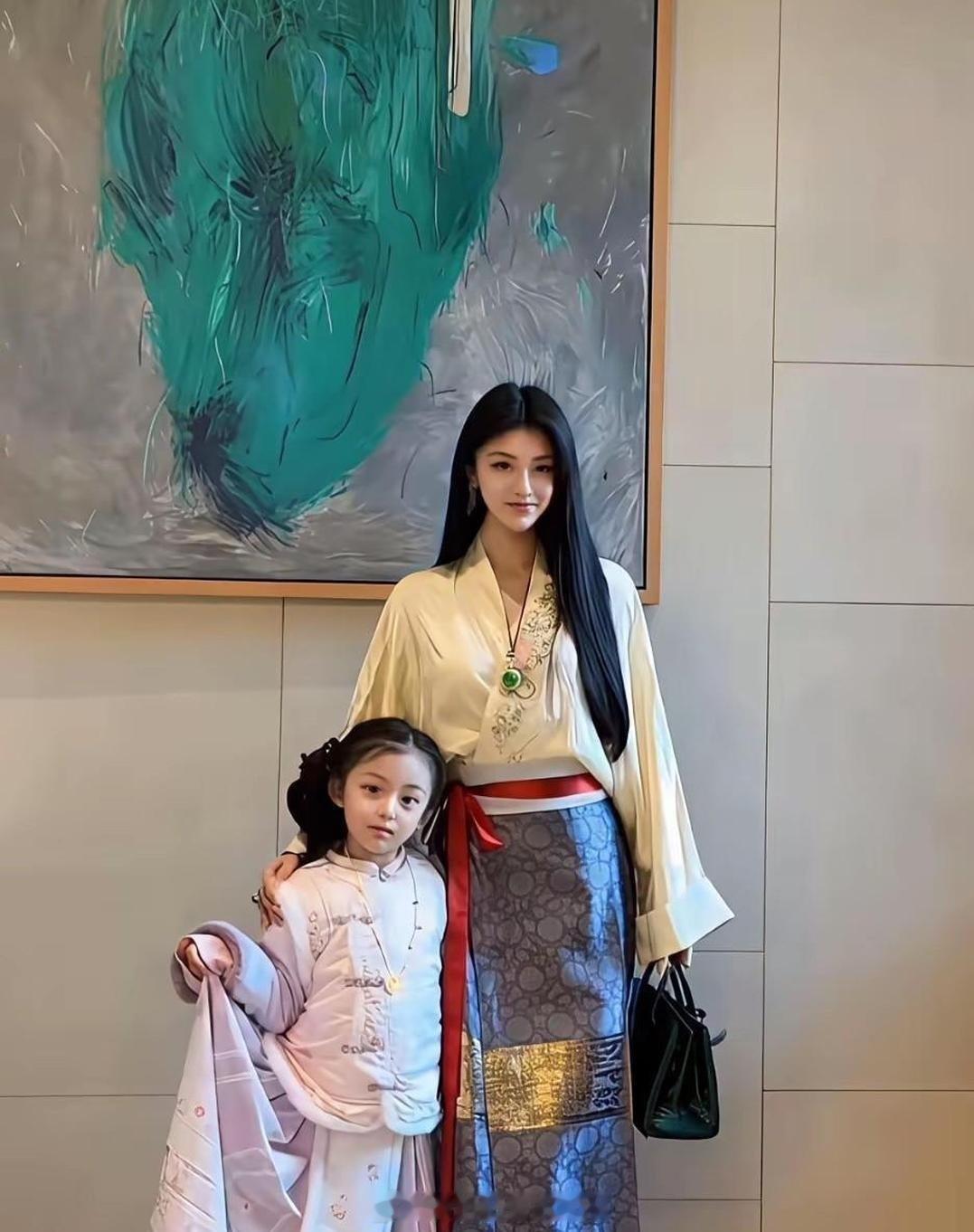 真的好美啊好想知道孩子父亲什么样