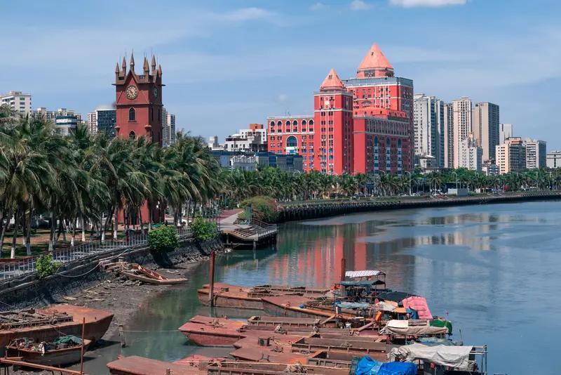 海南封关后，有人觉得会抢走新加坡的饭碗，其实没那么简单。以前东南亚货轮去中国，常