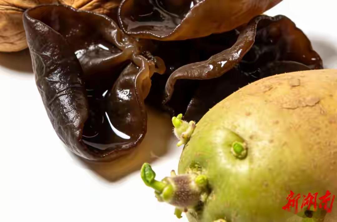 这些“看起来人畜无害”的食物，正在偷偷给你的身体投毒01先别急着咬！云南一家