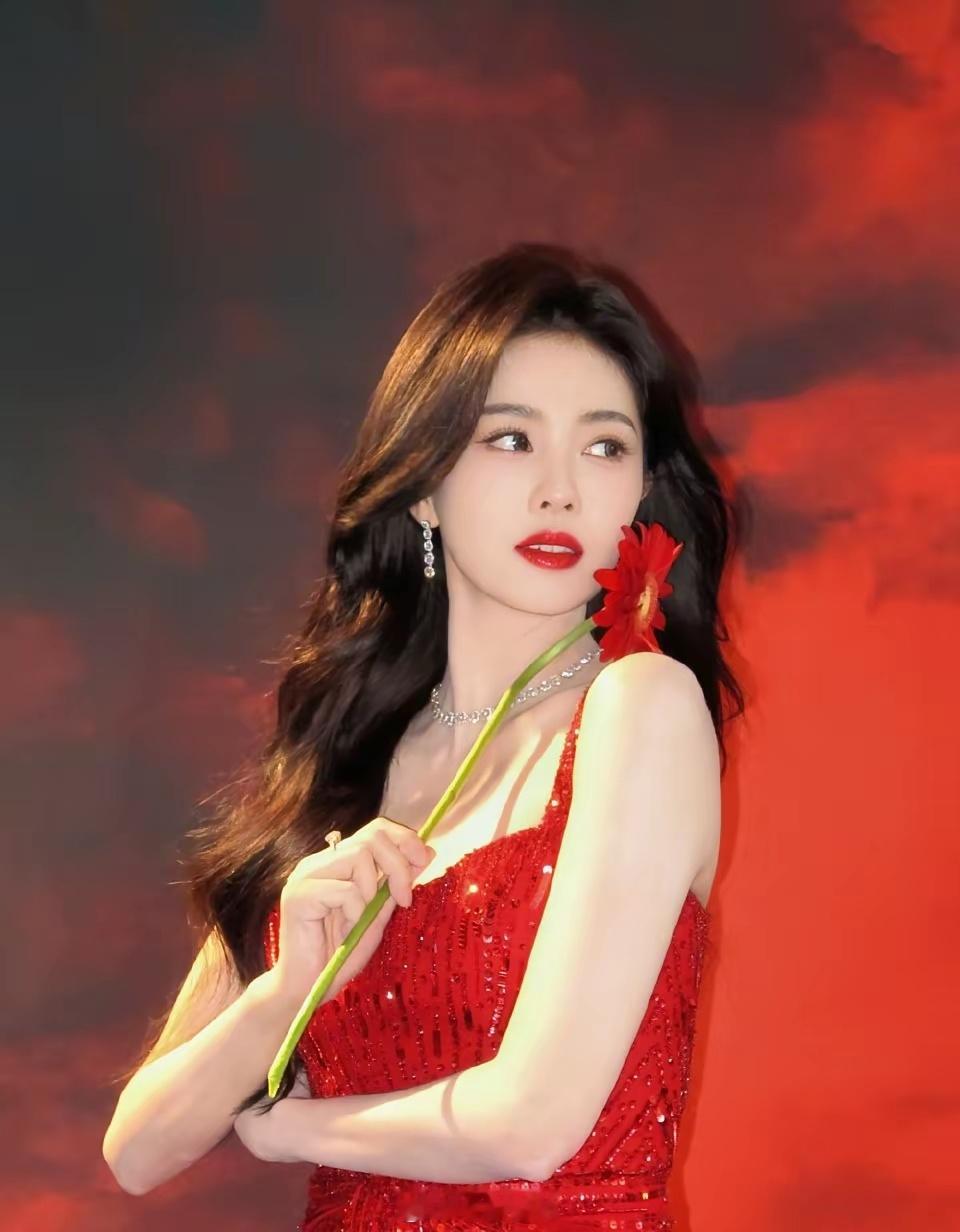 网评春晚四美：王楚然、刘浩存、白鹿、李云霄。李云霄的洛神美到入眼入心，像画里诗里