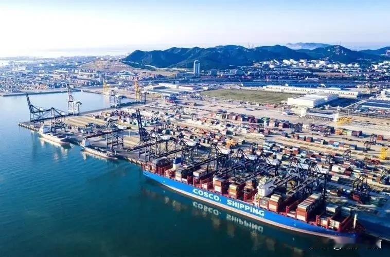 很现实的话；在生活之中一个人的不断坚持就是你最大的底气，自己靠自己努力地将生活过