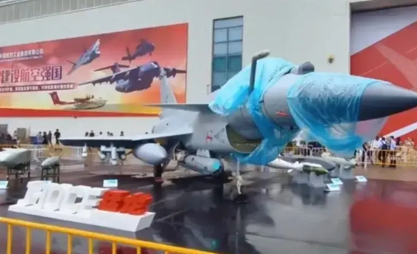 J10C：今年珠海航展，能给我搭个棚子吗？实在不行，给我缝一件正规机套行吗？我不