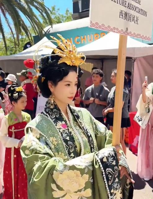 澳大利亚举办的汉服文化活动。这次在澳洲的汉服文化活动，参与的女子并不多，大的